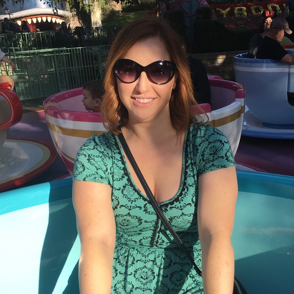 Meet your Posher, Nicole - Picture 2 of 2